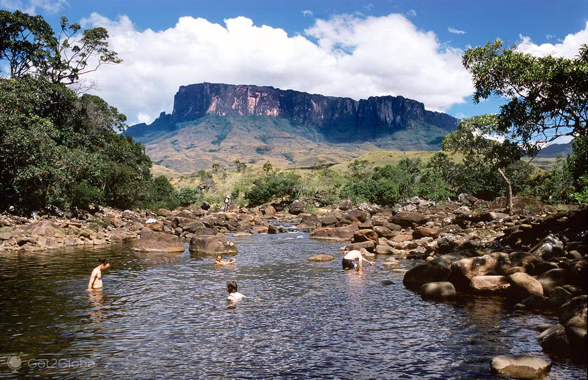 Tác phẩm của Conan Doyle kể về một đội thám hiểm đi tìm kiếm những loài thực vật cổ xưa và khủng long vẫn còn tồn tại sau hàng chục triệu năm trên đỉnh ngọn núi biệt lập. Ảnh: Got2Globe.