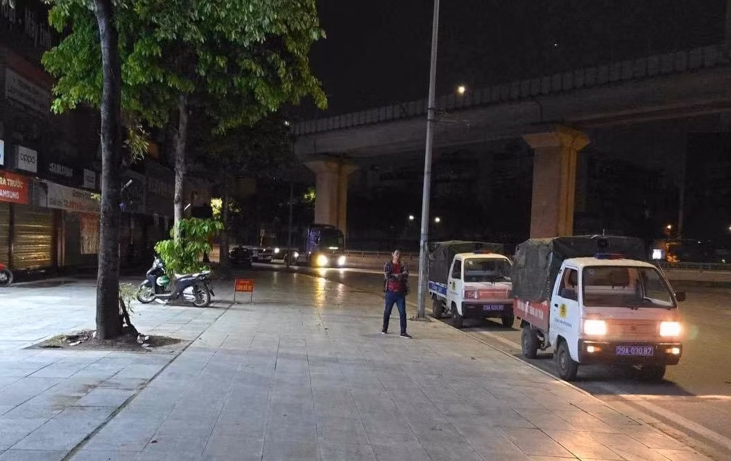 Phat hien thi the tre so sinh treo tren cay o Ha Noi