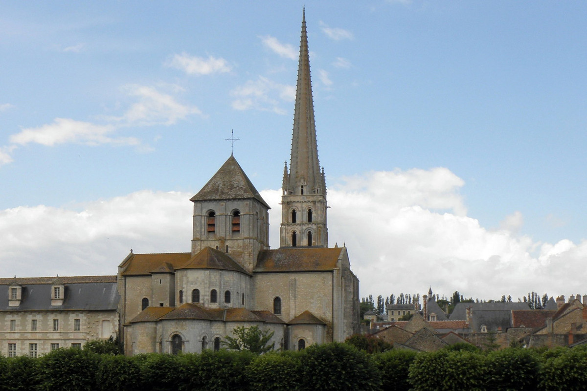 Năm 1833, sau chuyến thăm của tỉnh trưởng Alexis de Jussieu, quá trình trùng tu lần thứ hai tu viện bắt đầu diễn ra. Năm 1840, nhà thờ của tu viện được xếp hạng và bắt đầu khôi phục. Kể từ đó, kiến trúc của công trình được bảo tồn đến nay. Ảnh: Expedia.