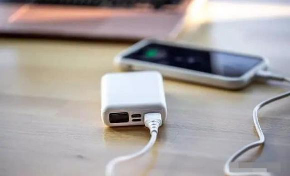 Khi sac nen cam dien thoai truoc hay cam sac truoc?