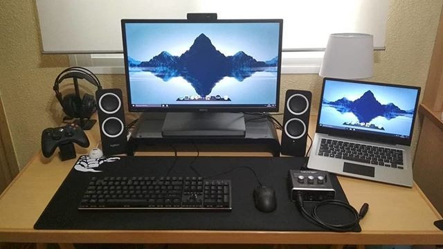 Ngoài ra, máy tính còn cho phép nhà báo thực hiện các nhiệm vụ khác như chỉnh sửa hình ảnh, quản lý cơ sở dữ liệu, và quản lý trang báo điện tử.