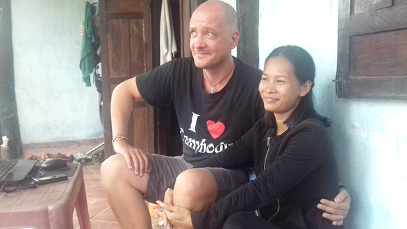 'Lang re Tay' ben song Dak Bla