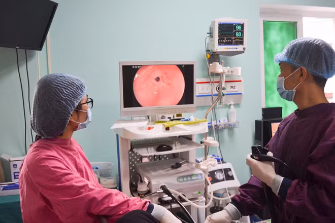 Day thep dai 4 cm trong da day sau khi an thit ga