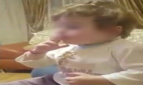 Be gai phi pheo hut shisha ma nguoi lon van dung dung