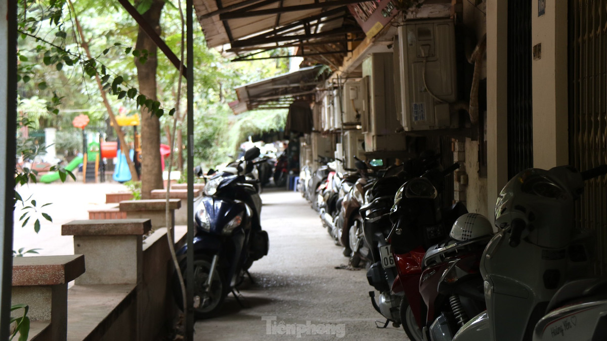 Trao đổi với PV Tiền Phong, đại diện Sở Quy hoạch - Kiến trúc Hà Nội cho biết, theo đồ án Quy hoạch chung xây dựng thủ đô đến năm 2030 và tầm nhìn đến năm 2050, tập thể Trung Tự nằm trong khu vực thuộc diện được phép cải tạo, xây dựng lại theo hướng cao tầng nhưng đảm bảo không làm gia tăng quy mô dân số. "Chiều cao có thể tăng lên, có thể hơn 48 tầng tuy nhiên phải đảm bảo nguyên tắc số căn hộ không đổi, mật độ dân số không đổi", đại diện Sở Quy hoạch - Kiến trúc Hà Nội nêu.