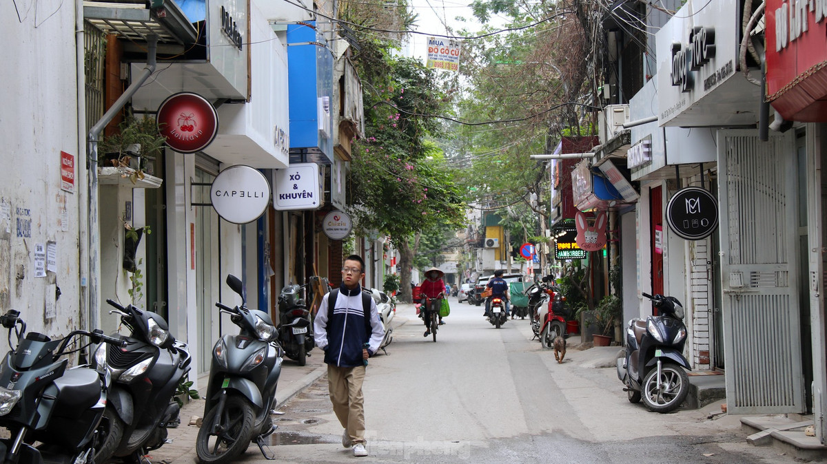 Sở Quy hoạch - Kiến trúc Hà Nội cho biết, Sở đã có nhiều văn bản hướng dẫn, đôn đốc UBND các quận, huyện và thị xã Sơn Tây tổ chức thực hiện, đặc biệt lưu ý tập trung triển khai trước các nhà chung cư theo tiến độ giai đoạn 1 tại Kế hoạch số 329 ngày 31/12/2021 của UBND Thành phố. Trước thông tin về việc thành phố có chủ trương quy hoạch lại khu tập thể này, nhiều người dân tại các khu tập thể có nghe được thông tin nhưng chưa nắm rõ được quy hoạch của khu vực.