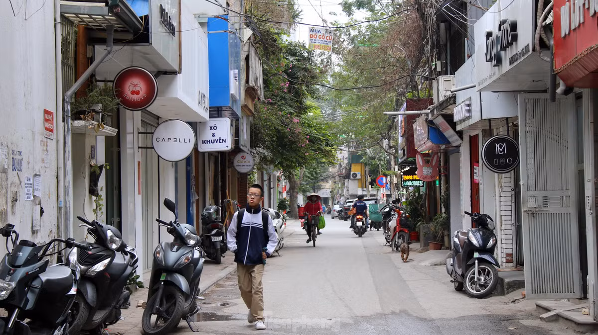 Sở Quy hoạch - Kiến trúc Hà Nội cho biết, Sở đã có nhiều văn bản hướng dẫn, đôn đốc UBND các quận, huyện và thị xã Sơn Tây tổ chức thực hiện, đặc biệt lưu ý tập trung triển khai trước các nhà chung cư theo tiến độ giai đoạn 1 tại Kế hoạch số 329 ngày 31/12/2021 của UBND Thành phố. Trước thông tin về việc thành phố có chủ trương quy hoạch lại khu tập thể này, nhiều người dân tại các khu tập thể có nghe được thông tin nhưng chưa nắm rõ được quy hoạch của khu vực.