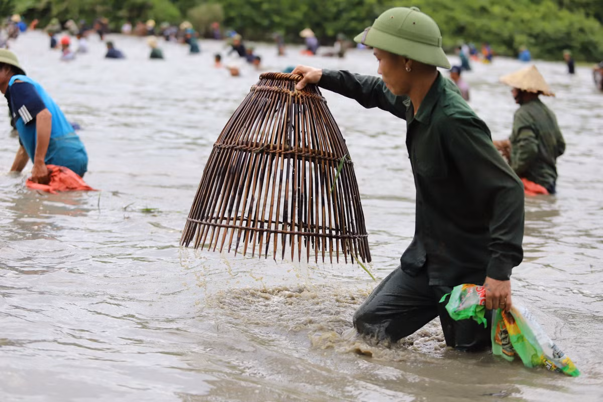 Vi sao ca lang o Ha Tinh lao xuong dam bat ca-Hinh-8