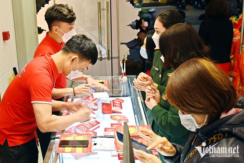 Gia vang hom nay 27/6: Canh bao dieu dang so, vang giam gia