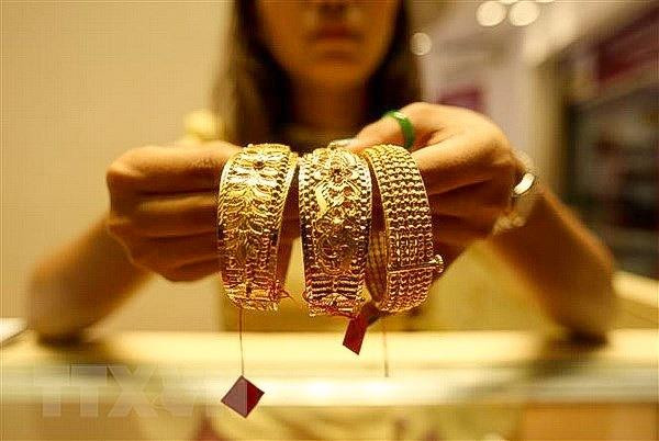 Gia vang hom nay 27/6: Canh bao dieu dang so, vang giam gia-Hinh-2