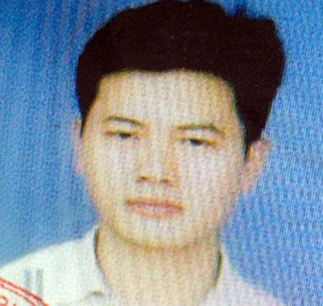 Tuy nhiên, kết quả xác minh của Vụ 8 - VKSND Tối cao tại Trại tạm giam và Cơ quan ANĐT Công an tỉnh Phú Thọ xác định,trong quá trình giam giữ không có việc Phan Sào Nam viết thư động viên đối tượng truy nã quốc tế Lê Văn Kiên về nước đầu thú. Ngoài ra, điều tra viên và cán bộ điều tra không biết Phan Sào Nam tác động đến gia đình Lê Văn Kiên như thế nào, không có tài liệu xác định Phan Sào Nam gửi thư ra ngoài để vận động đầu thú. (Ảnh đối tượng Kiên)