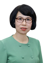 Bà tốt nghiệp Đại học Tổng hợp Hà Nội, chuyên ngành Anh văn, năm 1993.