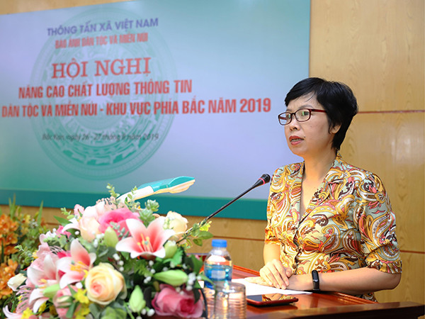 Năm 1999, bà giữ chức Phó Trưởng phòng biên tập tin tiếng Anh, Ban biên tập tin Đối ngoại; năm 2002, giữ chức Trưởng phòng thông tin điện tử thuộc Ban biên tập tin Đối ngoại. Đến năm 2003, bà Vũ Việt Trang giữ chức Trợ lý Trưởng ban biên tập tin Đối ngoại. Năm 2004, bà giữ chức Trợ lý Trưởng ban kiêm Trưởng phòng biên tập tin tiếng Anh, Ban biên tập tin Đối ngoại.