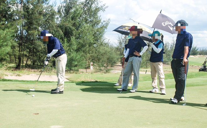 Những người này vi phạm các quy định về phòng, chống dịch COVID-19 trong bối cảnh UBND tỉnh Bình Định, chính quyền TP Quy Nhơn đã có thông báo tạm dừng tất cả hoạt động văn hóa, thể dục thể thao trên địa bàn để phòng chống dịch, trong đó có sân golf.