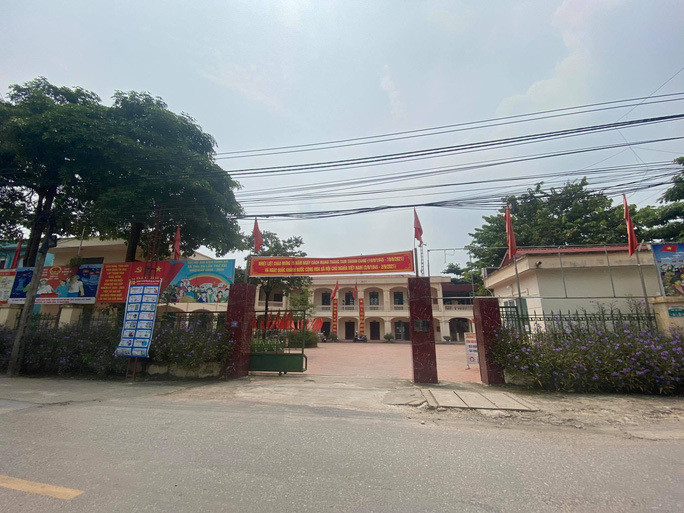 Ha Noi ky luat Chu tich, Pho CT xa Tho An de dua tang dong nguoi giua dich