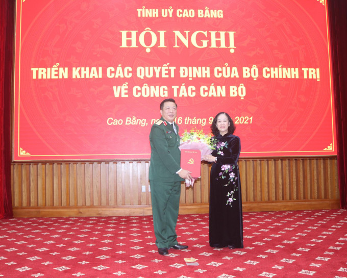 Sáng 16/9, tại tỉnh Cao Bằng, Ban Tổ chức Trung ương và Tỉnh ủy Cao Bằng tổ chức lễ công bố quyết định của Bộ Chính trị về công tác cán bộ.