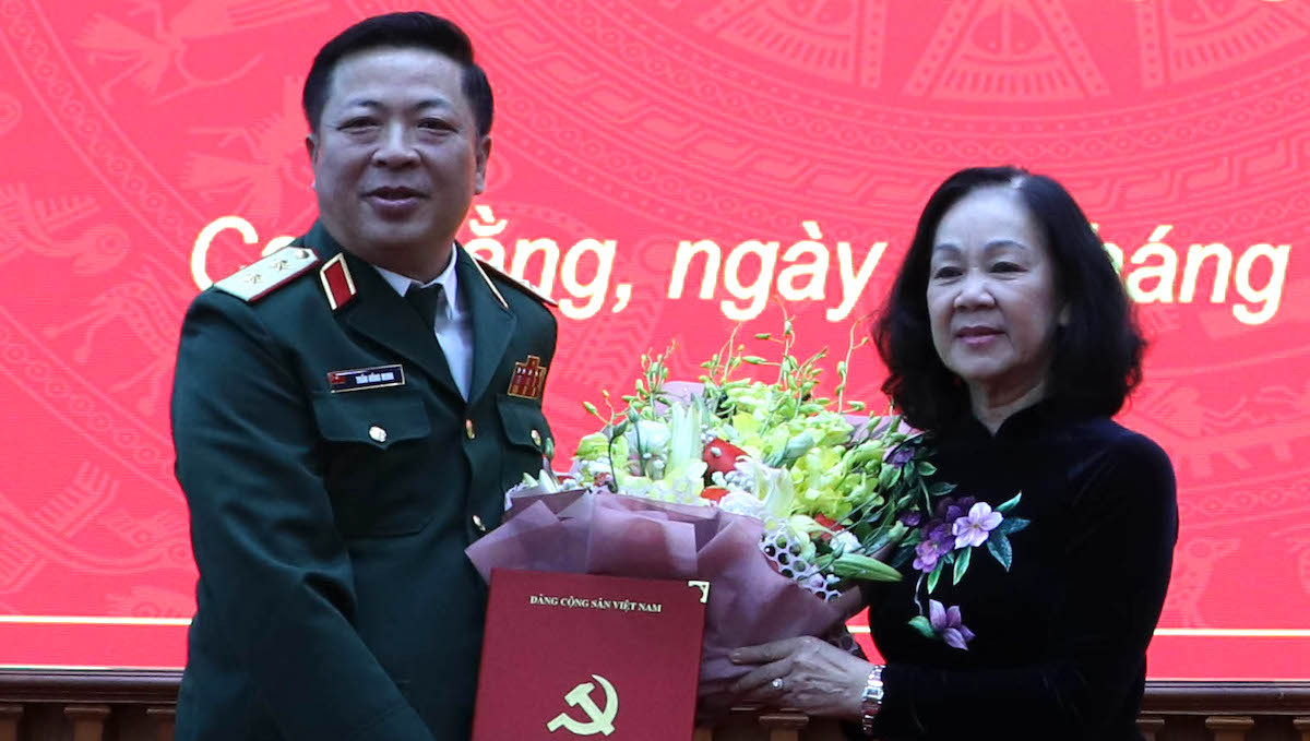 Theo đó, Trưởng Ban Tổ chức Trung ương Trương Thị Mai đã công bố quyết định của Bộ Chính trị về việc Trung tướng Trần Hồng Minh thôi tham gia Quân ủy Trung ương, thôi giữ chức vụ Chủ nhiệm Tổng cục Công nghiệp Quốc phòng.