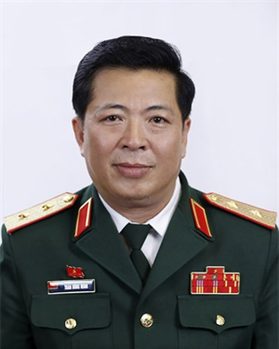 Trung tướng Trần Hồng Minh, sinh năm 1967, quê huyện Mỹ Đức, TP. Hà Nội. Ông có học vị tiến sỹ kỹ thuật, trình độ cao cấp lý luận chính trị. 