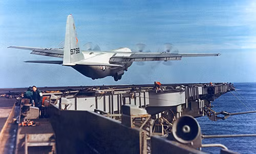 Cần 227m đường băng để C-130 cất cánh.