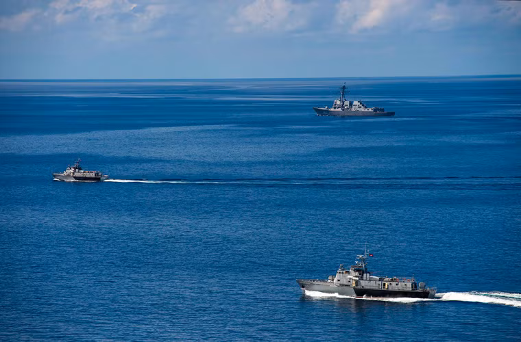 Tàu tấn công nhanh Project 205P Stenka do Liên Xô đóng, được "tặng" cho Hải quân Hoàng gia Campuchia trong giai đoạn 1985-1987 (tổng cộng 5 chiếc).