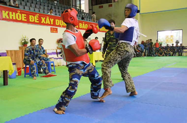 Các chiến sĩ tinh nhuệ của lực lượng Hải quân Hải quân Nhân dân Việt Nam trong nội dung thi đấu đối kháng - hội thao võ chiến đấu tay không. Cuộc thi này được tổ chức ngày 28-30/10 với sự tham gia của 96 vận động viên tới từ các đơn vị gồm: Vùng 4 Hải quân; Lữ đoàn Đặc công 126 Hải quân; Lữ đoàn Hải quân đánh bộ 147/126 và Trung đoàn 196 Hải quân.