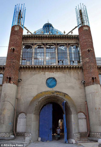 Thánh đường với mái vòm chính lấy cảm hứng từ Đại thánh đường St Peter lộng lẫy, tráng lệ.