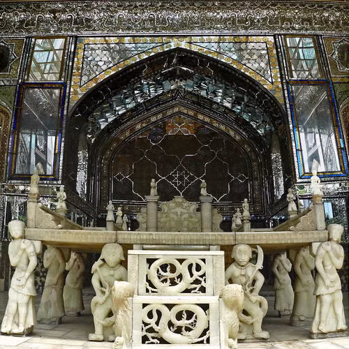 Những bức điêu khắc độc đáo tại cung điện Golestan.