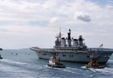 Tàu sân bay trực thăng HMS Illustrious.