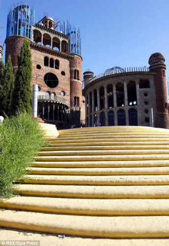 Ông đã cầu nguyện ở đây trong suốt thời gian đau ốm.