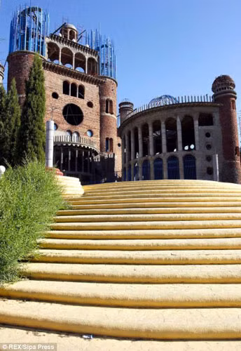 Ông đã cầu nguyện ở đây trong suốt thời gian đau ốm.