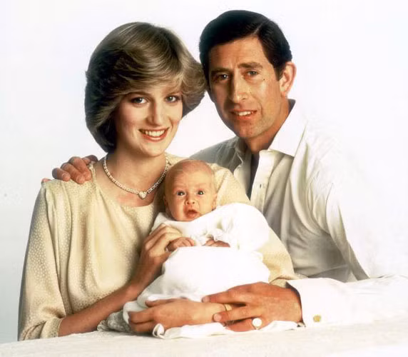 Bức ảnh gia đình chính thức của ông bố William chụp năm 1982.