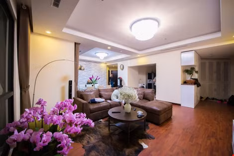 Không gian sống mới nhất của người đẹp là một chung cư cao cấp ngay trung tâm Thủ đô. Việc thay đổi này là do gia đình muốn tạo điều kiện thuận lợi cho Á hậu Huyền My sinh sống và làm việc.