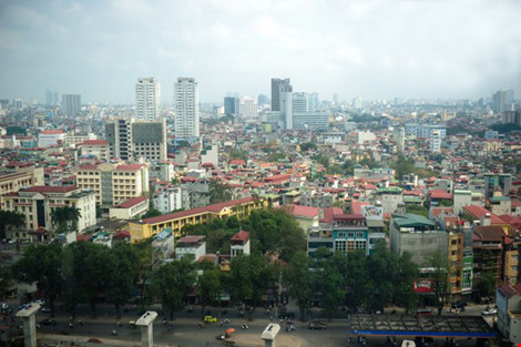 Với thành phố đất chật người đông, tấc đất tấc vàng như Hà Nội thì việc sở hữu một căn hộ chung cư cao cấp với view tuyệt đẹp như thế này quả khiến nhiều người phải ước ao.