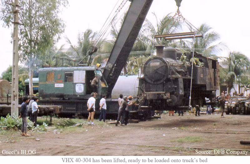 Tại Ga Tháp Chàm, đầu máy được chuyển lên tàu hoả để đưa về ga Sóng Thần.