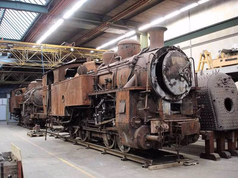 Lúc mới được đưa về, chúng thực sự là những đống sắt vụn khổng lồ.