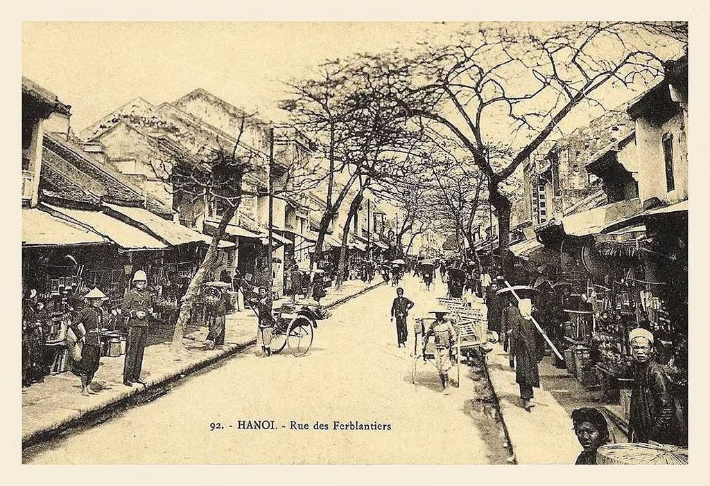 Phố Hàng Thiếc.