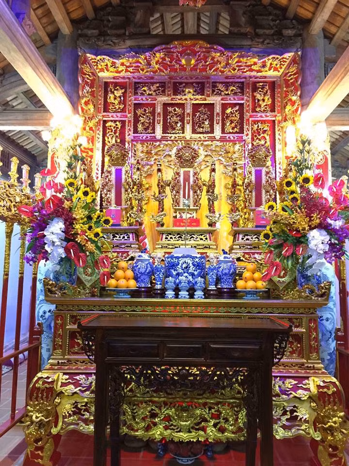 Cuối cùng, sau một thời gian dài xây dựng thì mọi thứ đã hoàn thành, danh hài Hoài Linh cũng đang tất bật mở cửa đón các đồng nghiệp, anh chị em nghệ sĩ tới tham quan và thắp hương nhân dịp giỗ Tổ ngành Sân khấu vào 12/8 Âm lịch.