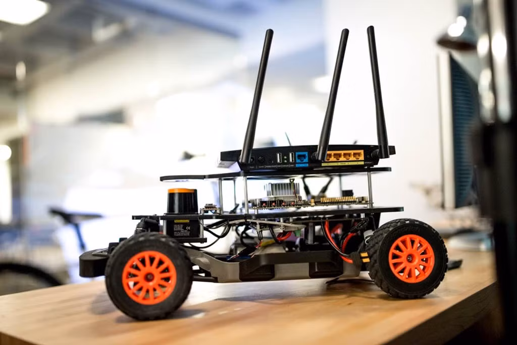 Nhóm Changing Places nghiên cứu về xe cộ, kiến trúc cùng các loại đồ án nhằm phát triển thành phố. Đây là chiếc xe RC tự lái sử dụng công nghệ quét laser từ trên không LIDAR.