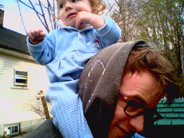 ...và trên đầu bố!