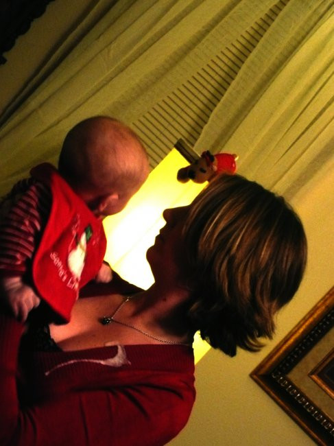 Không phải con đâu, con đang quay sang phía kia cơ mà!