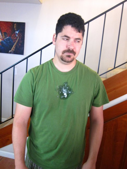 Sản phẩm của con trên người ông bố.