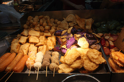 Hạn chế cho trẻ dùng các thức ăn đường phố vì điều kiện vệ sinh không đảm bảo dễ gây bệnh mùa hè như tiêu chảy…