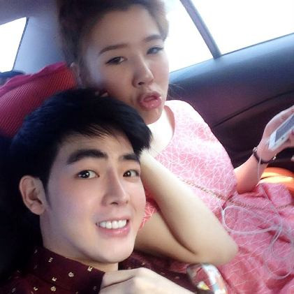 Có vẻ như, gương mặt dao kéo này thu hút được nhiều hot girl hơn...