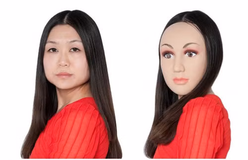 Mặt nạ làm đẹp tiết kiệm thời gian không khả dụng. Nhằm giúp phái đẹp không mất nhiều thời gian cho việc làm đẹp, một công ty ở Trung Quốc đã đưa ra ý tưởng hơi bị rùng rợn: sử dụng mặt nạ.