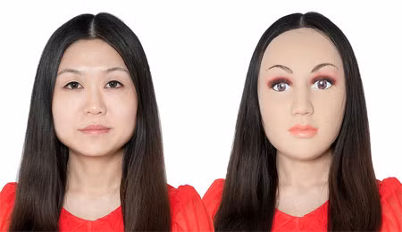 Chiếc mặt nạ làm đẹp cấp tốc "Uniface" được thiết kế theo khuôn mặt chuẩn của một phụ nữ với mắt to, mi rậm, mũi dọc dừa và cằm chữ V (ảnh). Khi sử dụng, chỉ cần lấy ra dán lên mặt là sẽ có bộ mặt hoàn hảo. Tuy nhiên, đeo bộ mặt giả này, không ít người gặp trở ngại khi muốn biểu lộ cảm xúc hay ăn uống.