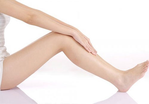 Rất nhiều người đánh giá đây là loại phẫu thuật nguy hiểm, kỳ dị và hoàn toàn là một ý tưởng ngu xuẩn khi một lượng lớn các chất hóa học được tiêm vào cơ thể để làm giảm kích thước của cơ bắp chân và người được phẫu thuật hoàn toàn có khả năng bị tật nguyền suốt đời.