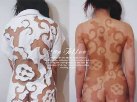 Cô nàng Yu-Chiao Wang quyết định tạo hình xăm loang lổ trên cơ thể bằng cách thiết kế chiếc áo lỗ chỗ này và phơi nắng.