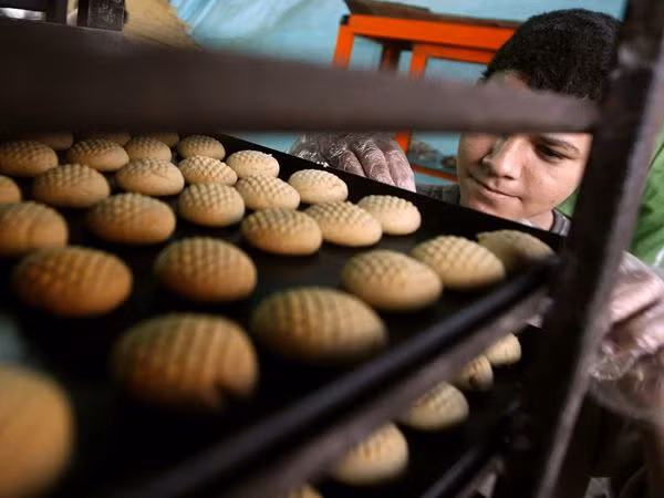 Bánh Kahk (Ai Cập). Những chiếc bánh quy Kahk đơn giản nhưng cực kỳ hấp dẫn không thể thiếu trong ngày hội Eid al-Fitr của nước này. Đây là sự kiện kết thúc tháng ăn chay Ramadan của người Hồi giáo.