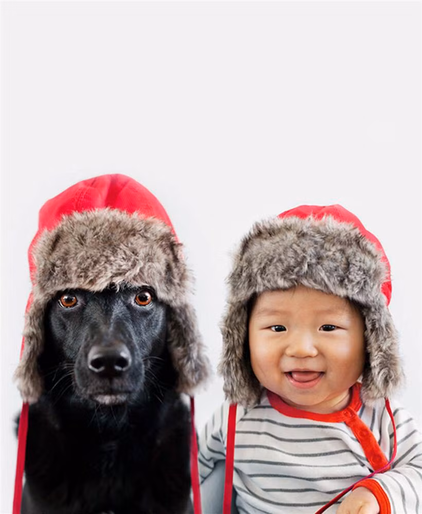 Zoey rất nhút nhát. Khi Jasper 7 tháng tuổi, nó không dám để cho cậu bé chạm vào người mình. Nhưng tình hình đã thực sự cải thiện khi cả hai thường xuyên chụp ảnh cùng nhau", bà mẹ nói thêm.