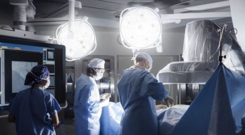 Các bác sĩ đã phải phẫu thuật tái tạo rốn mới cho bệnh nhân.